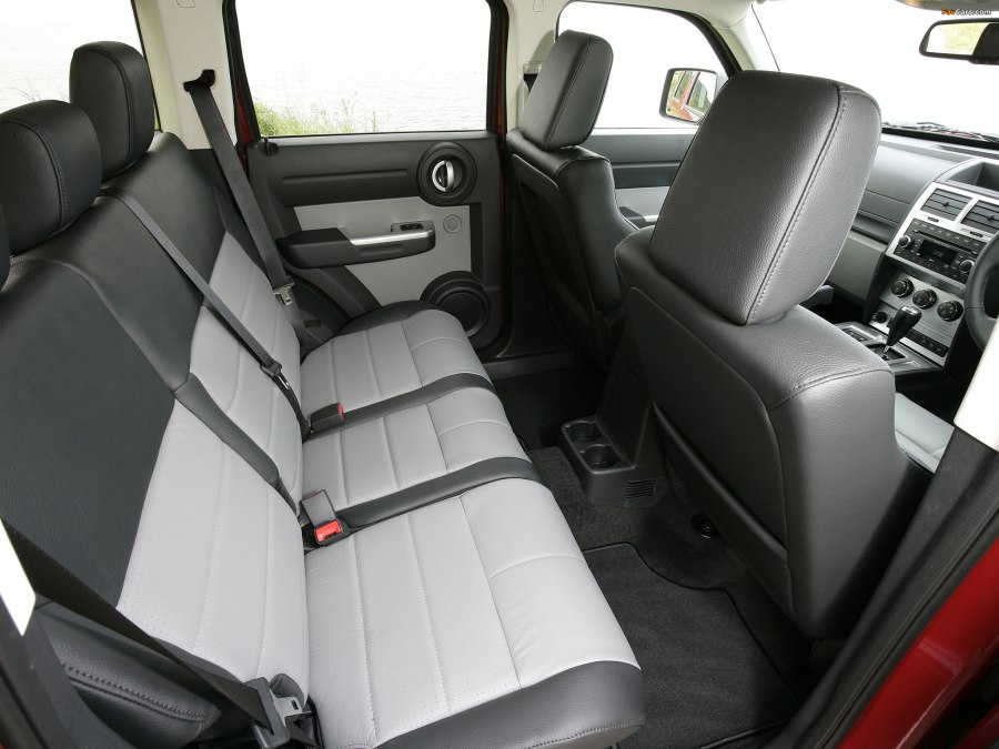 Dodge Nitro салон