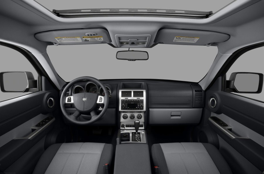 Dodge Nitro 2007 салон
