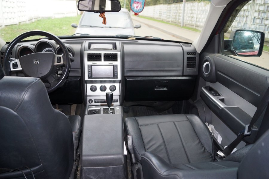 Dodge Nitro 2008 салон