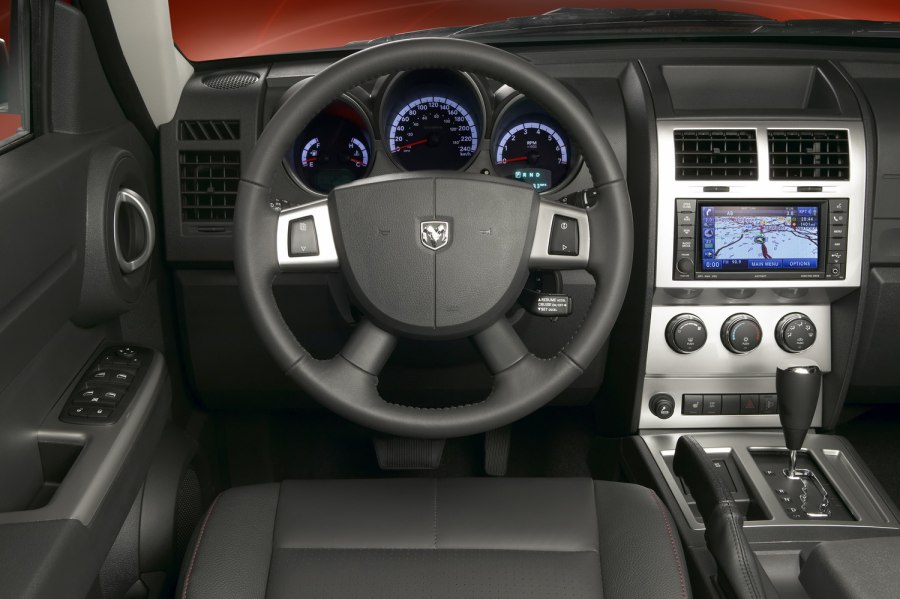 Dodge Nitro 2008 салон
