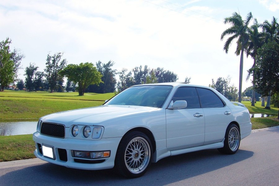 Nissan Gloria y33