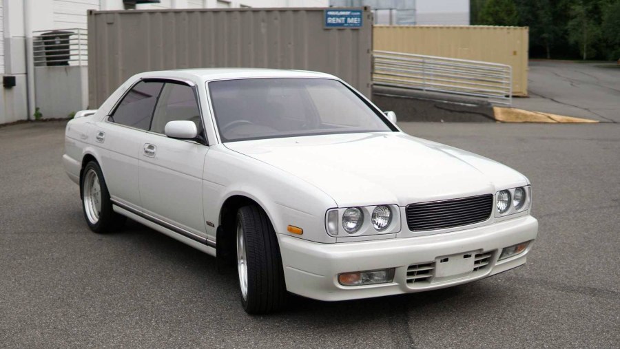 Nissan Gloria 33