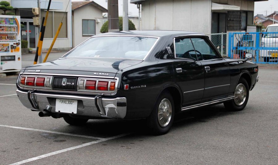 Nissan Cedric 330