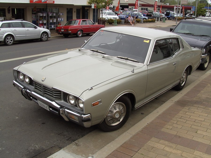 Nissan Gloria 330 Coupe