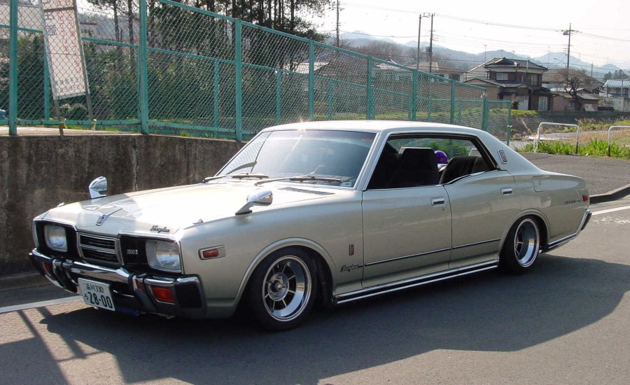 Nissan Cedric Gloria 330