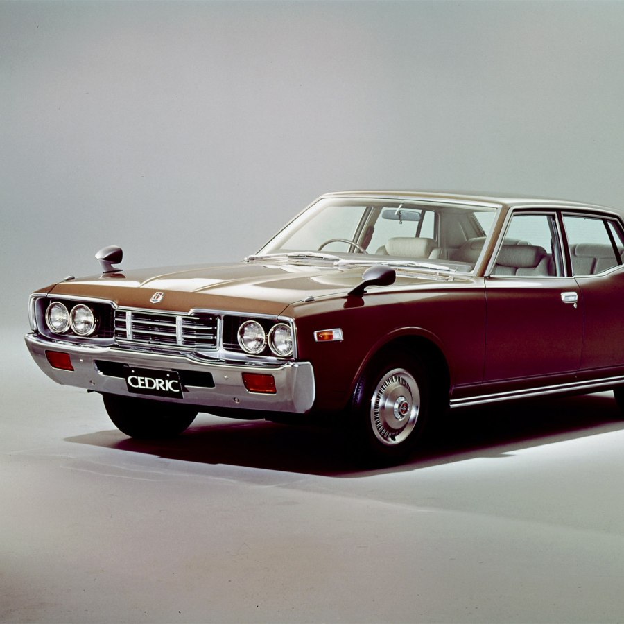 Nissan Cedric IV (330)