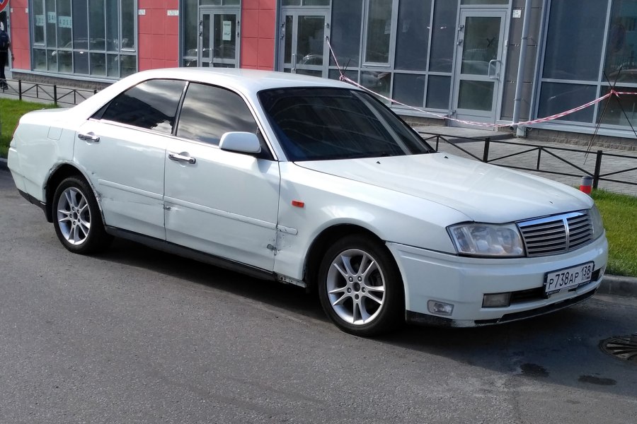 Nissan Gloria y35