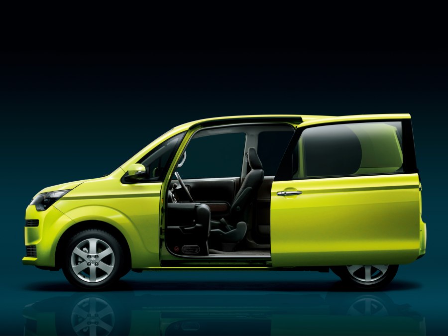 Toyota Spade 2012