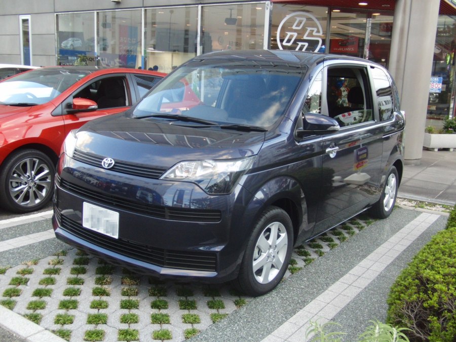 Toyota Spade 2012