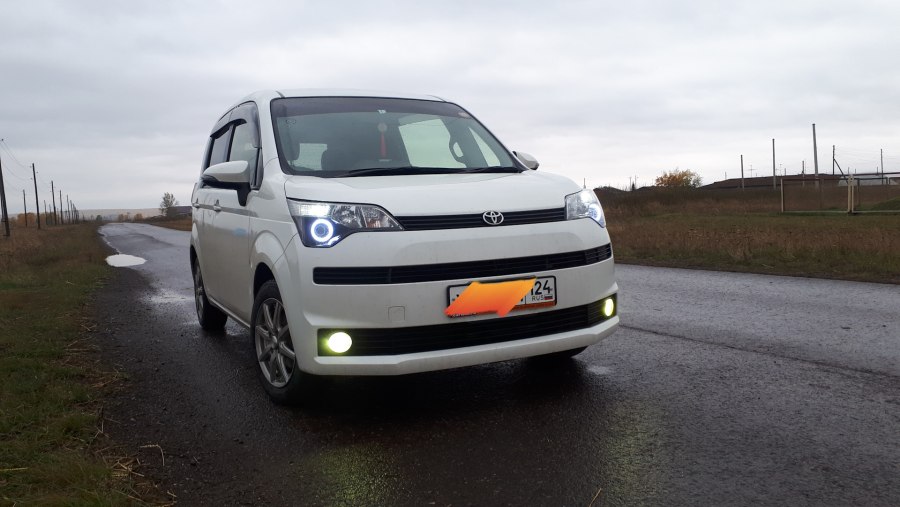 Toyota Spade 2015