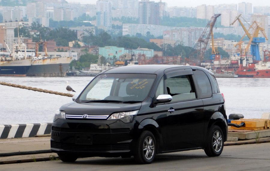 Toyota Spade 2012-2015
