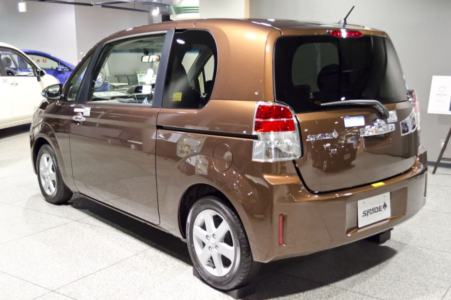 Toyota Spade Modellista