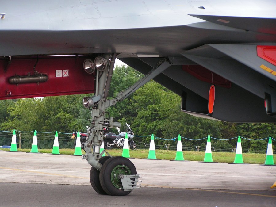 Стойка шасси Су-30