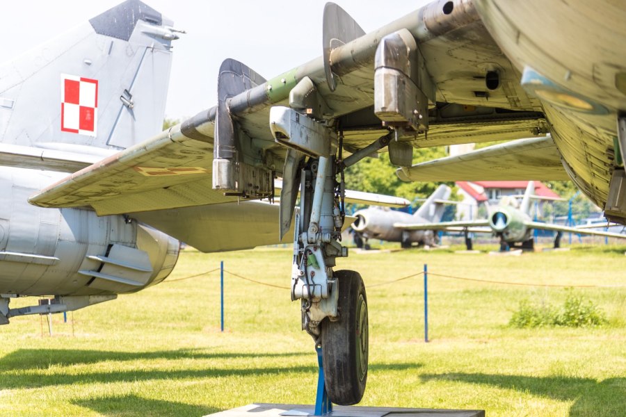 Ниши шасси Су-17м4