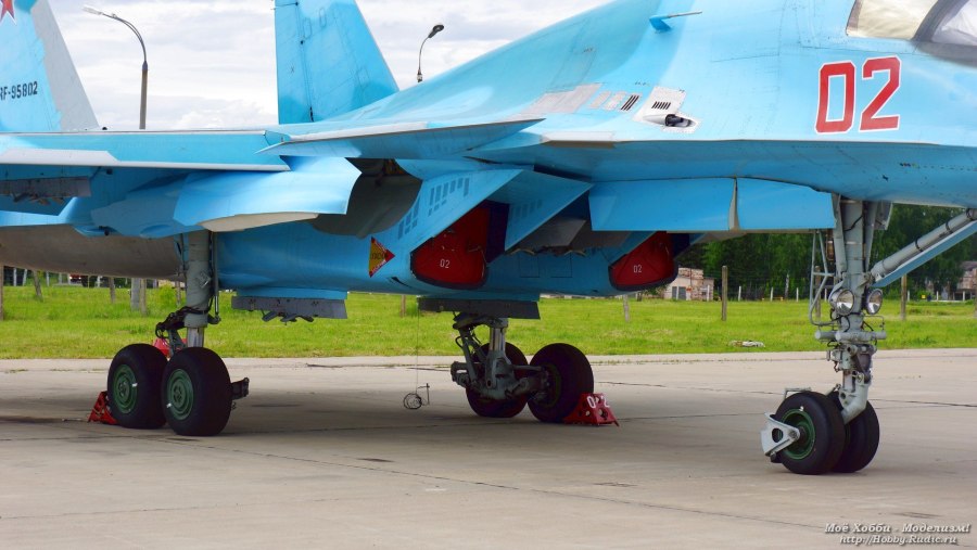 Передняя стойка Су-34