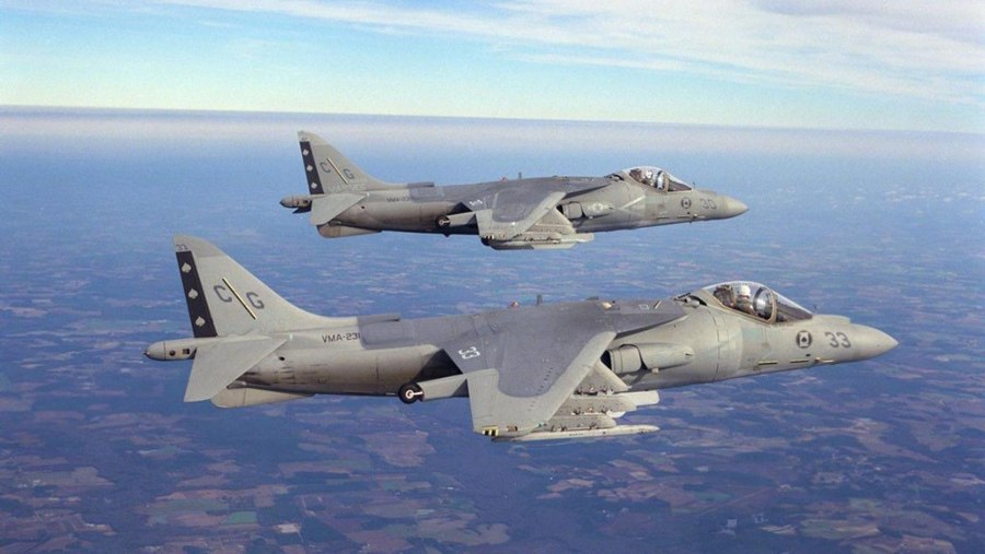 Штурмовик av-8b Harrier