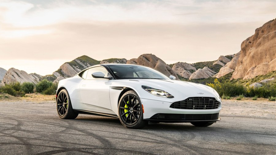 Астон Мартин db11