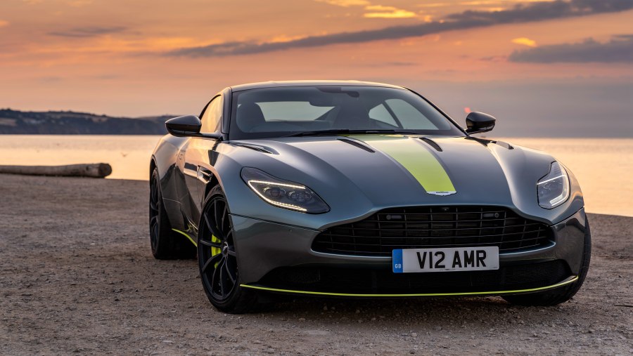 Астон Мартин db11