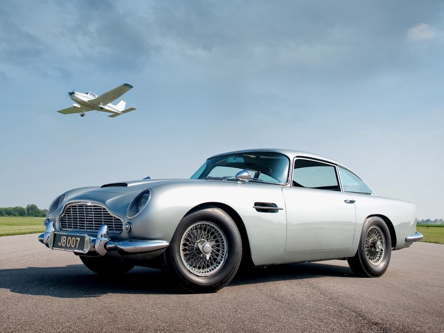 Aston Martin 007