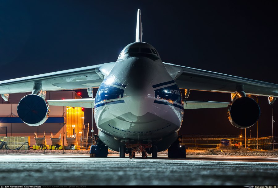 Грузовой самолёт АН-124 Руслан
