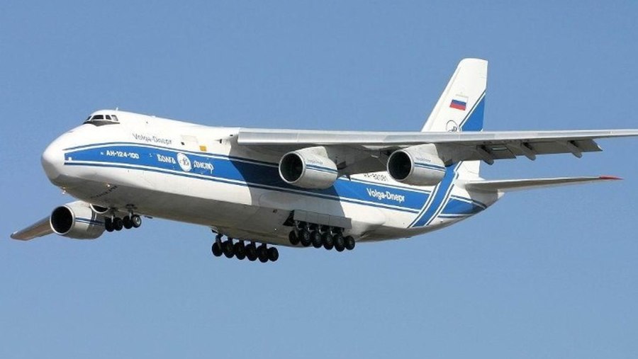 АН-124 военно-транспортный самолёт