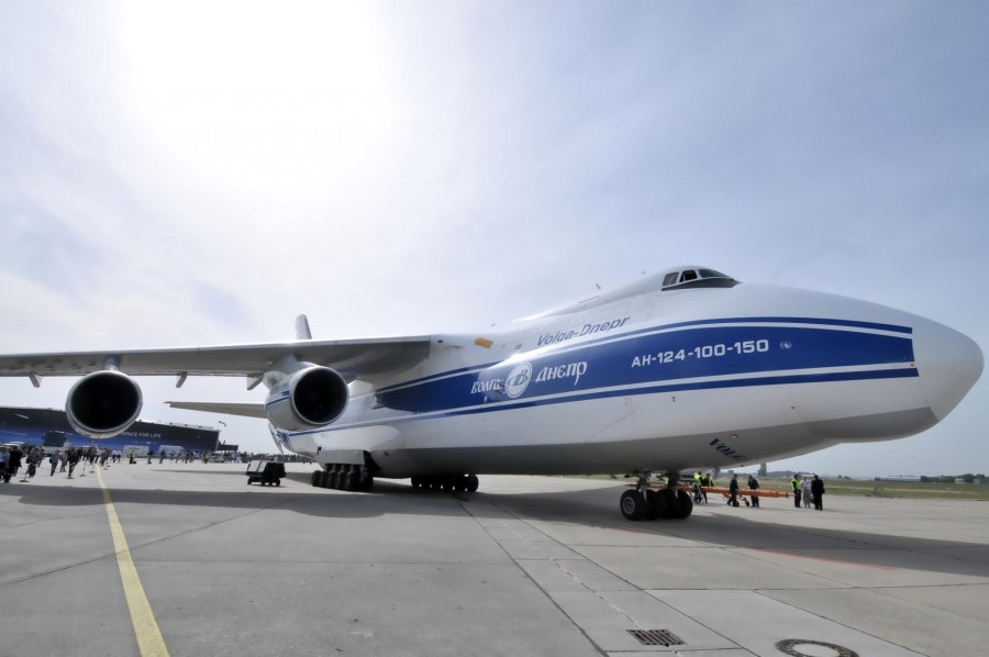 Самолет АН 124 100 Руслан