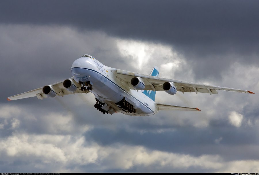 АН-124 транспортный самолёт