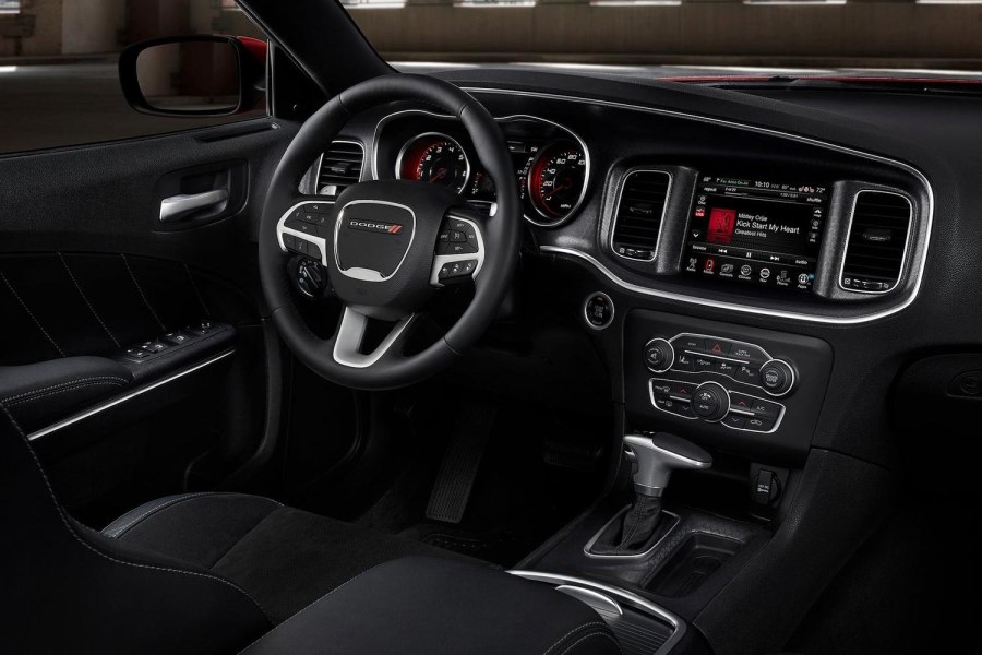 Dodge Charger 2015 салон