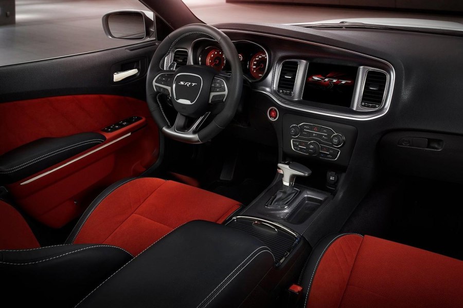 Dodge Charger 2015 салон
