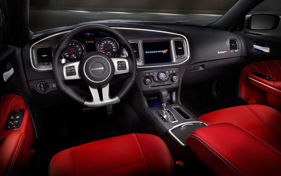 Dodge Charger srt8 салон