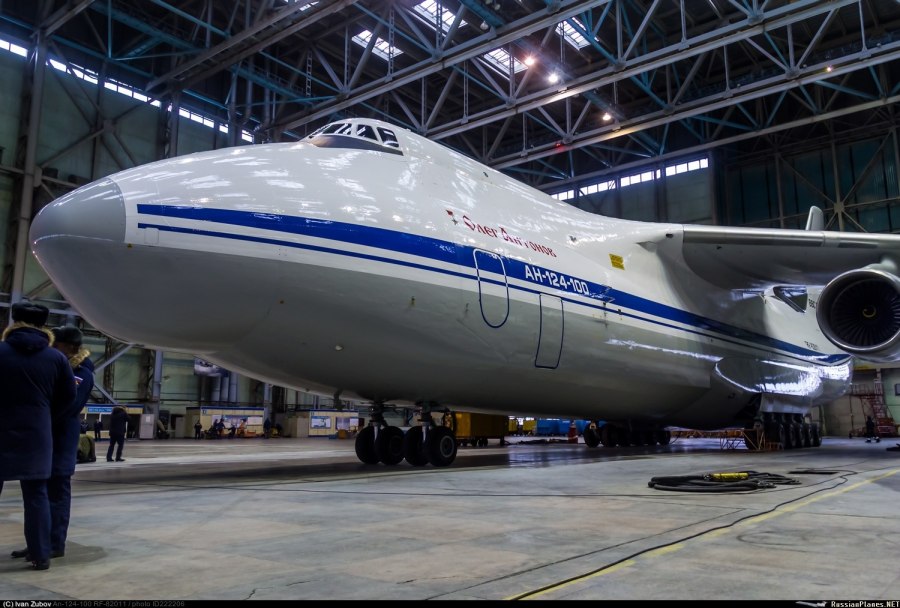Самолет Руслан АН 124