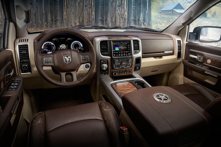 Dodge Ram 1500 интерьер