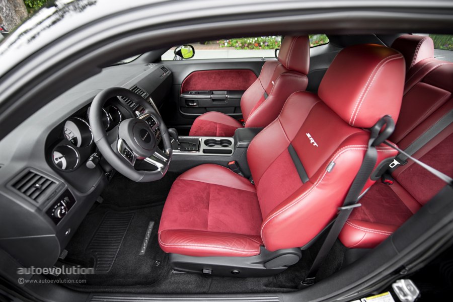 Dodge Challenger srt8 салон