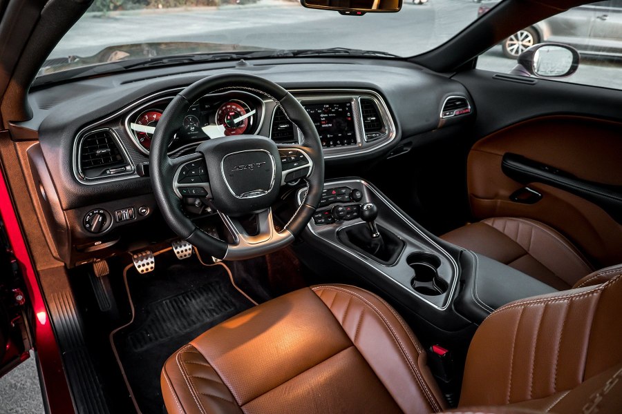 Dodge Challenger 2018 салон