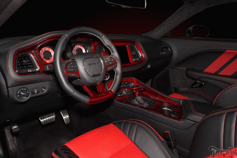 Dodge Challenger Hellcat салон