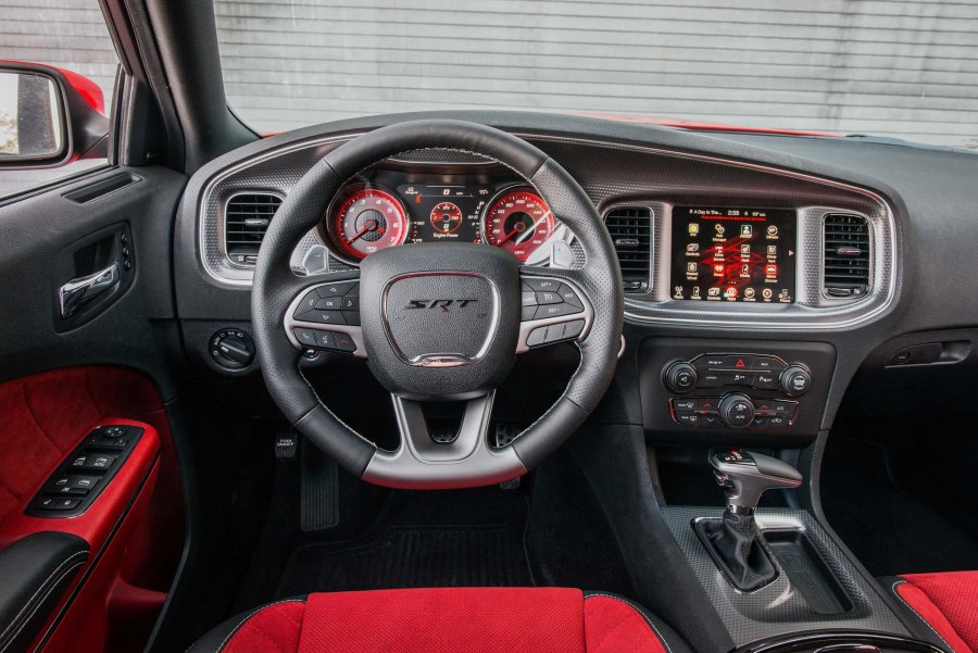 Dodge Charger 2015 салон