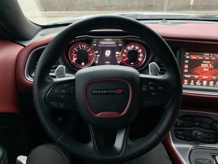 Dodge Challenger 2021 салон