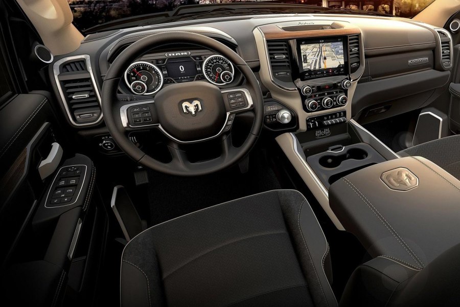 Dodge Ram 1500 2019 салон