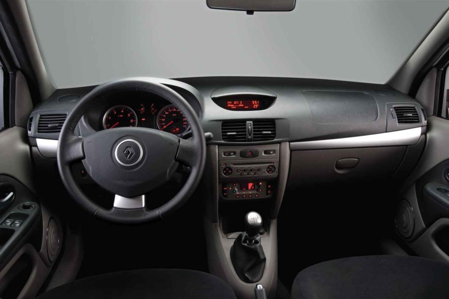 Renault symbol 2 салон