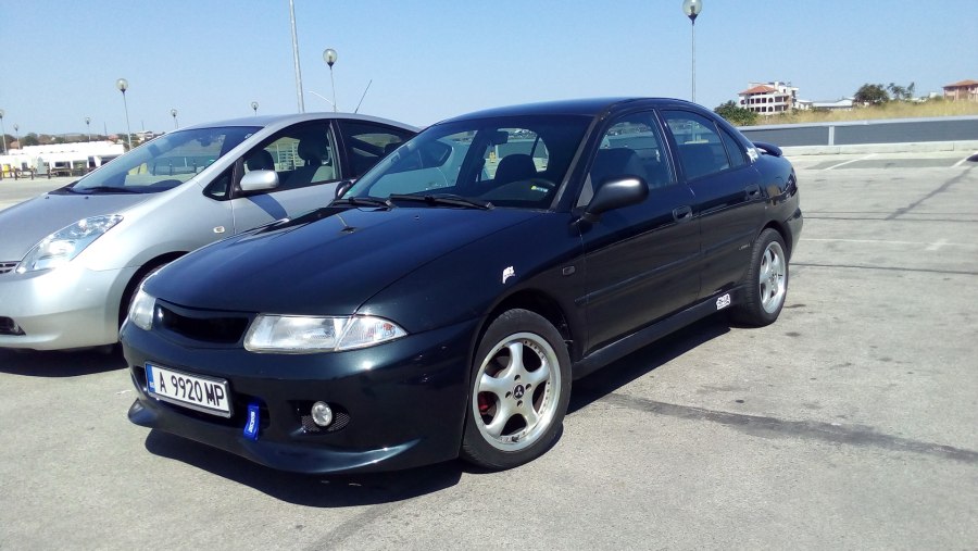 Mitsubishi Carisma седан Стайлинг