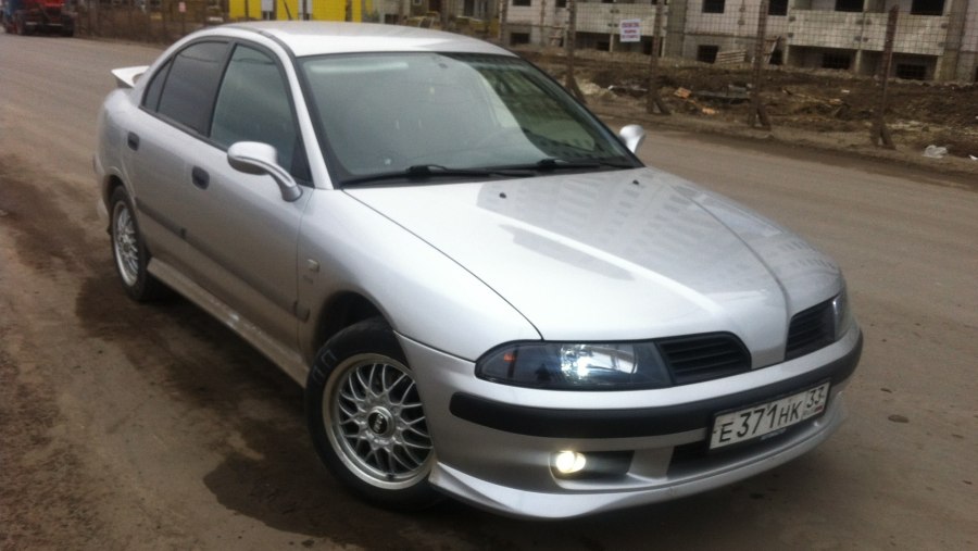 Митсубиси Carisma 2003 стиль