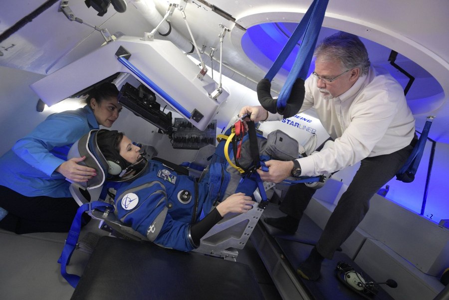 Внутри CST-100 Starliner