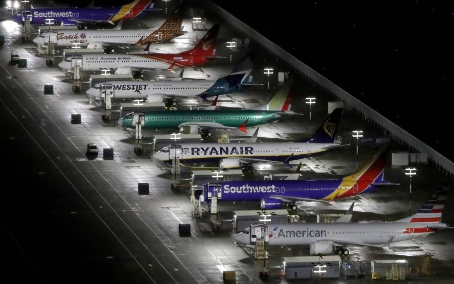 Боинг 737 Макс 8 в отстойнике