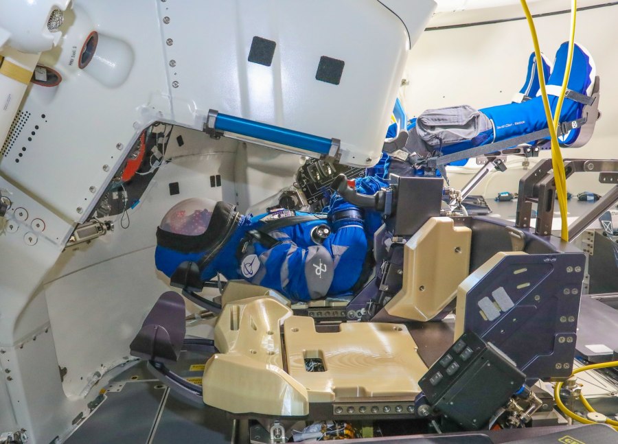 CST-100 Starliner кабина