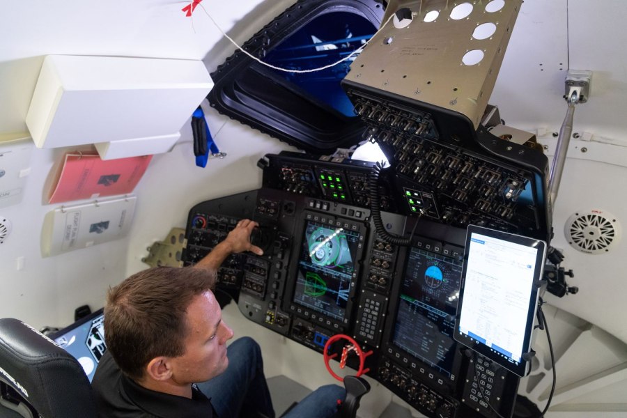 Внутри CST-100 Starliner