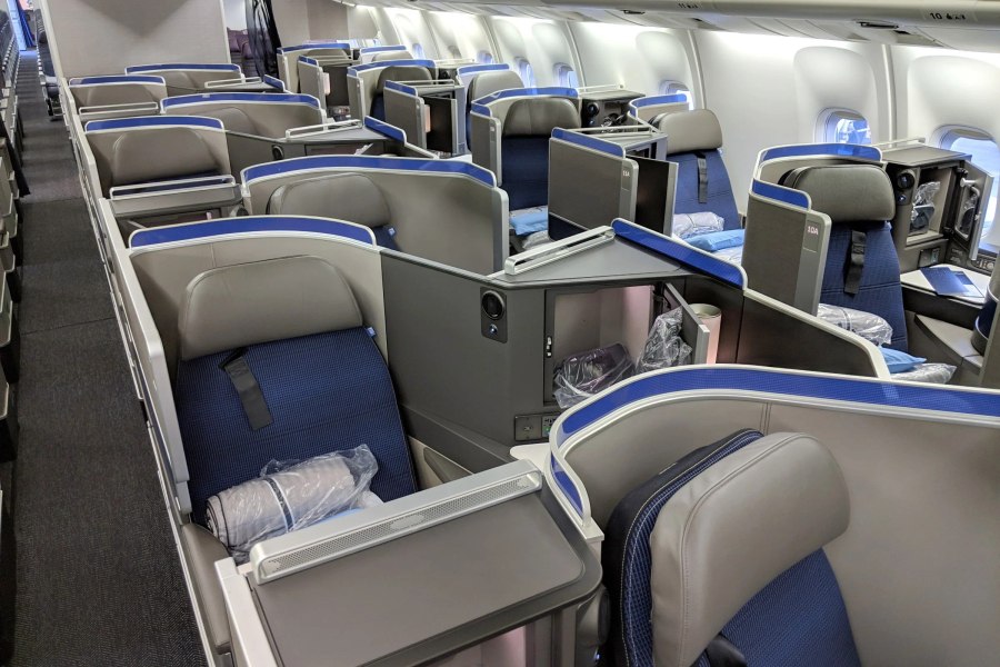 Pegas Fly 777-200 салон