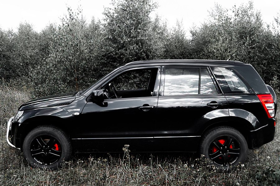 Suzuki Grand Vitara черная