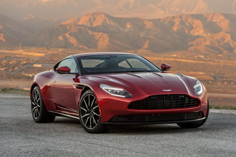 Астон Мартин db11