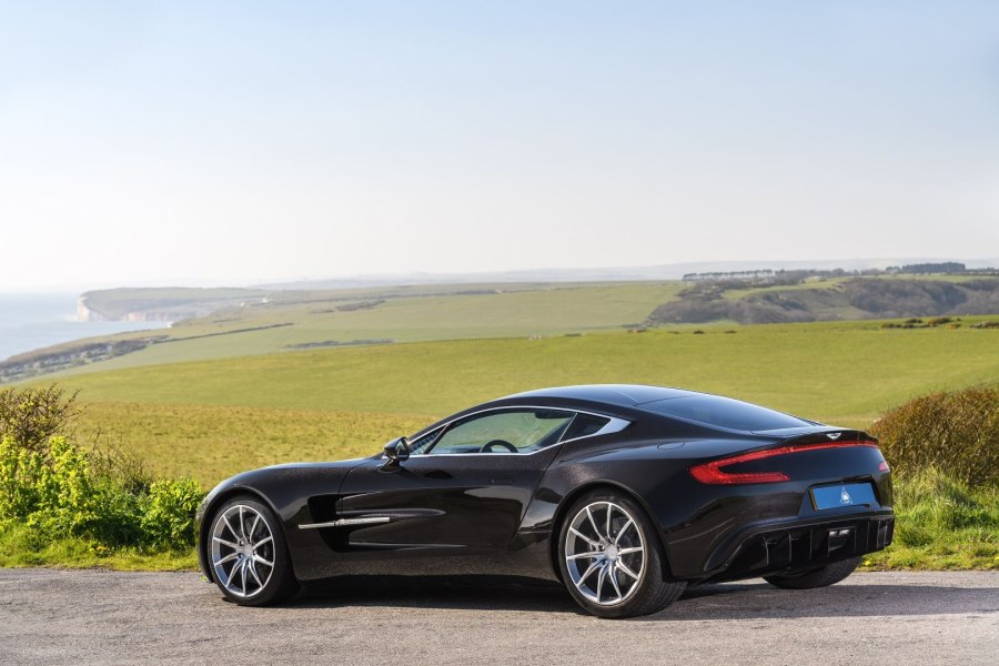 Aston Martin one 77 2012