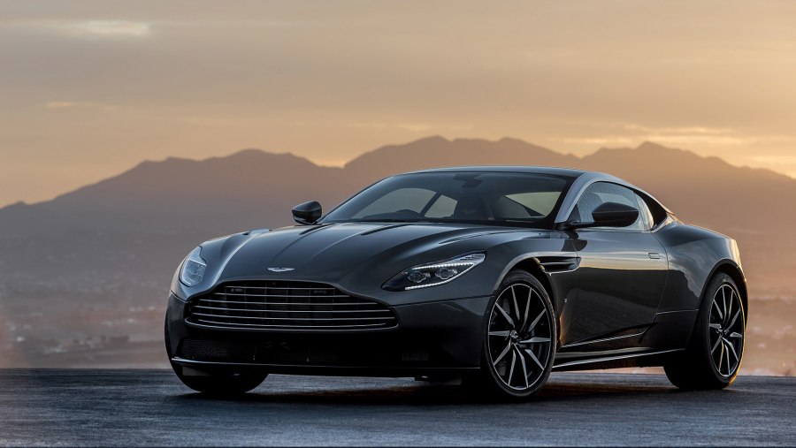 Машина Aston Martin db11
